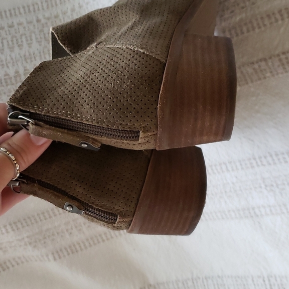 Dolce Vita karsen bootie, tan/beige/brown, genuine leather upper, Sz 8.5. - Picture 6 of 15